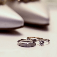 婚約指輪は相場より年収で価格帯を決めよう